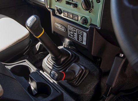 Land Rover Defender 110 Heritage Station Wagon 21