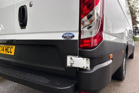 Iveco Daily 35S14V Hi-Matic Panel Van - Air Con / Auto / Car Play 24