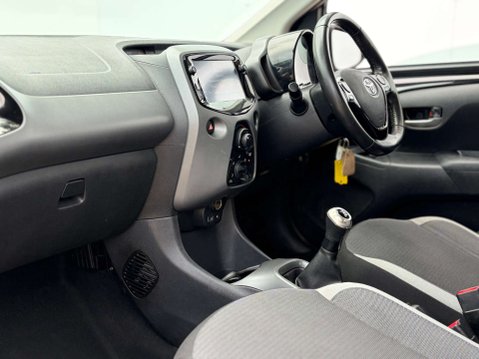 Toyota Aygo 1.0 Aygo X-Play TSS VVT-i 5dr 53