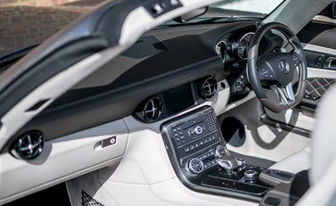Mercedes-Benz SLS GT Roadster 17