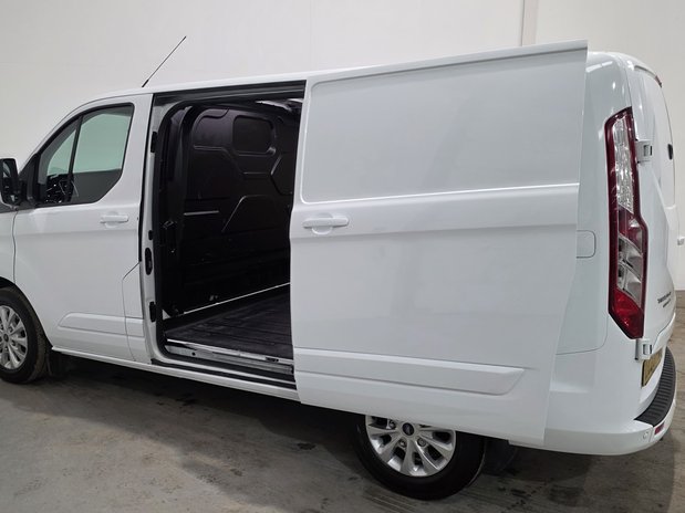 Ford Transit Custom Transit Custom 300 L1 Diesel FWD 2.0 EcoBlue 130ps Low Roof Limited Van 6