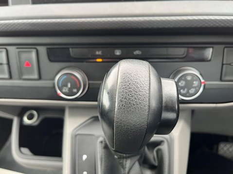 Volkswagen Transporter Shuttle 2.0 TDI SE DSG LWB Euro 6 (s/s) 5dr 15