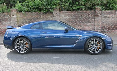 Nissan GT-R Premium Edition 3