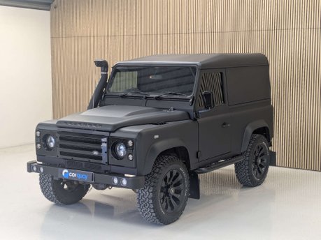 Land Rover Defender 2.2 Defender 90 Hard Top TD 4WD 5dr 8