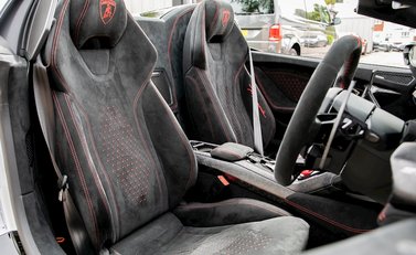 Lamborghini Huracan Spyder LP640-4 Performante 14