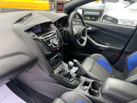 Ford Focus 2.0T EcoBoost ST-2 Euro 5 (s/s) 5dr 35