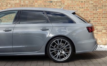 Audi RS6 Avant Performance 8
