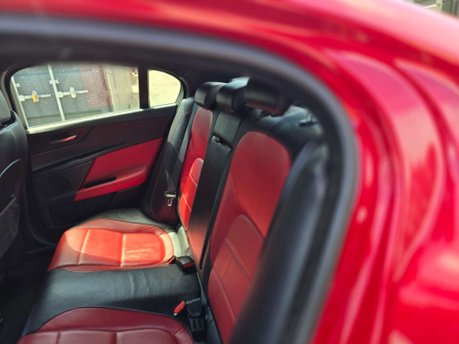 Jaguar XE 2.0d R-Sport Saloon 4dr Diesel Auto Euro 6 (s/s) (180 ps) 7