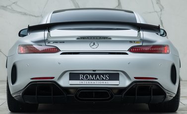 Mercedes-Benz AMG GT R 8
