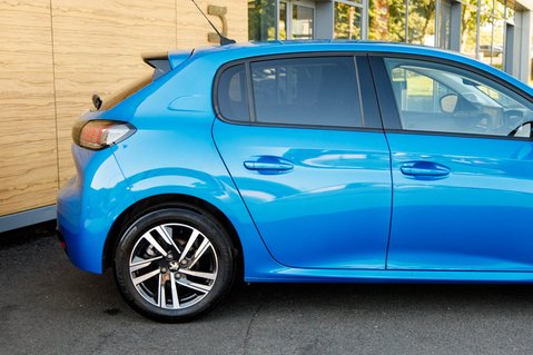 Peugeot 208 PURETECH ALLURE PREMIUM PLUS S/S 7