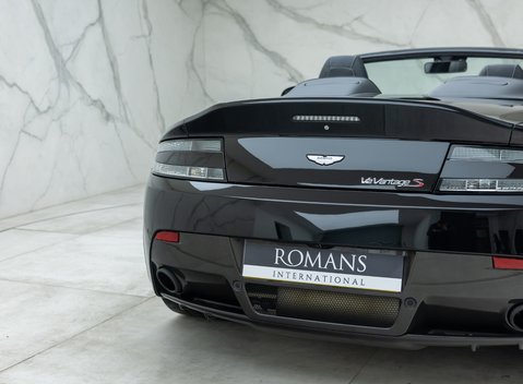 Aston Martin V12 Vantage S Roadster 34