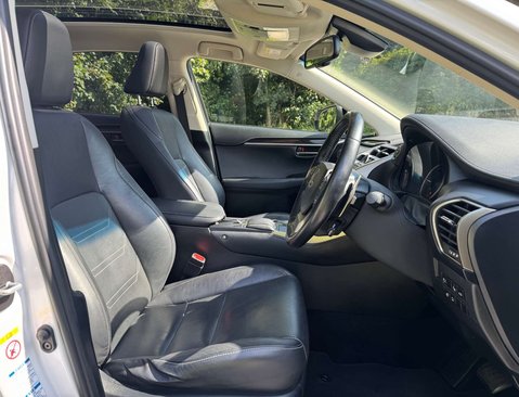 Lexus NX 2.5 NX 300h Takumi CVT 4WD 5dr 19