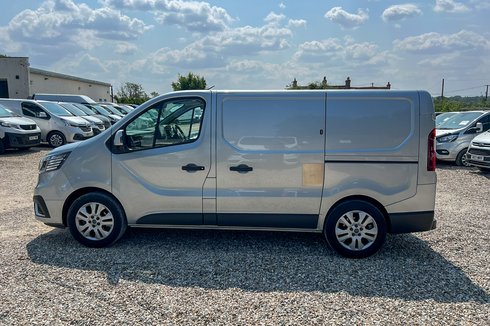 Renault Trafic Crew Cab SWB L1H1 Sport SL28 Air Con Alloys Sensors Tow Bar EURO 6 NO VAT