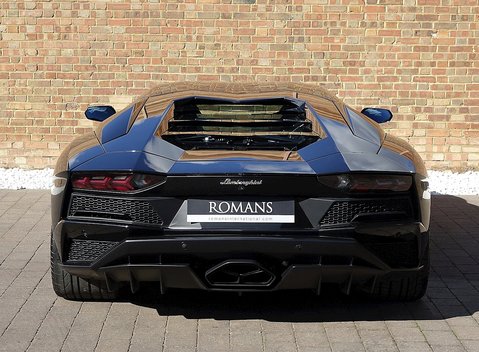 Lamborghini Aventador S 11