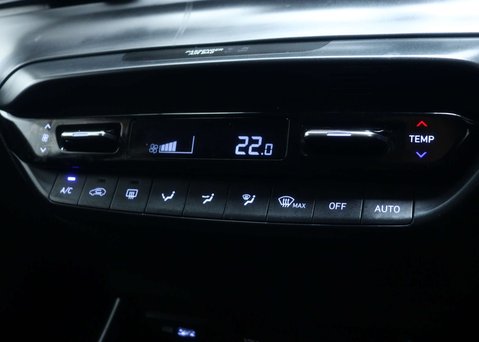 Hyundai BAYON 1.0 T-GDi MHEV Premium SUV 5dr Petrol Hybrid DCT Euro 6 (s/s) (100 ps) 33