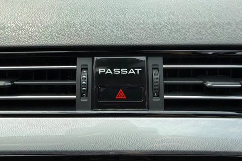 Volkswagen Passat SEL TSI EVO DSG - ONE OWNER - VAT QUALIFYING  34
