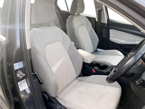 Volkswagen Golf 1.4 TSI 13kWh Style Hatchback 5dr Petrol Plug-in Hybrid DSG Euro 6 (s/s) (2 11