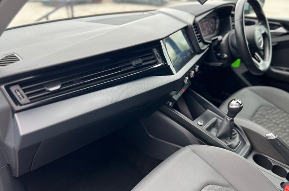 Audi A1 SPORTBACK 1.0 TFSI TECHNIK 32