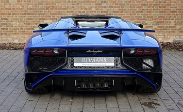 Lamborghini Aventador SV Roadster 19