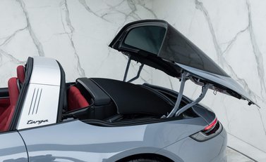 Porsche 911 Targa 4 GTS (992) 40