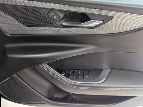 Jaguar XE 2.0 XE R-Dynamic S D Auto 4dr 31