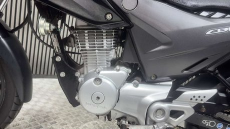 Honda CBF125 CBF125 2012 ONLY 6K MOT SERVICED ICONIC LEARNER BIKE 125CC 33