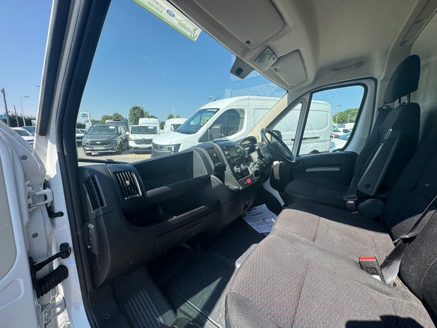 Citroen Relay MWB L2H2 Medium Roof Enterprise 35 Air Con Nav EURO 6 SELECT 12