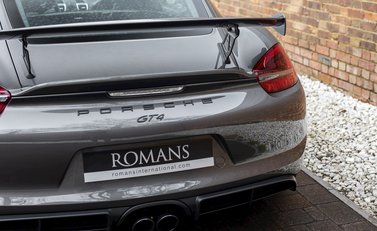 Porsche Cayman GT4 23