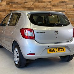 Dacia Sandero 1.5 dCi Laureate Hatchback 5dr Diesel Manual Euro 5 (90 ps) 2