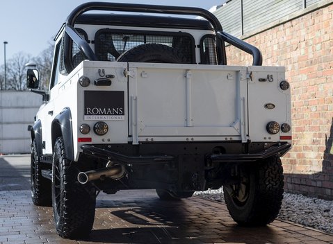 Land Rover Defender 90 Bowler Edition 22