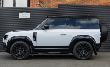 Land Rover Defender 90 V8 P525 URBAN 3