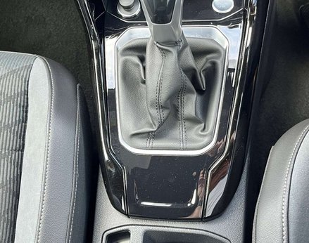 Volkswagen T-Roc 1.5 T-Roc R-Line TSI Semi-Auto 5dr 52