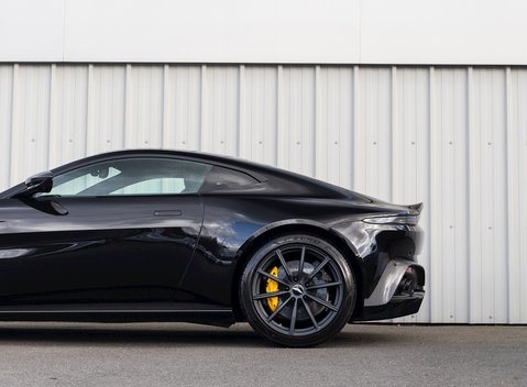 Aston Martin V8 Vantage 33