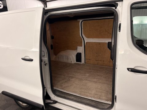 Peugeot Expert 2.0 BlueHDi 1400 Professional Standard Panel Van MWB Euro 6 (s/s) 6dr 29