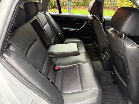 BMW 3 Series 318D EXCLUSIVE EDITION TOURING 23