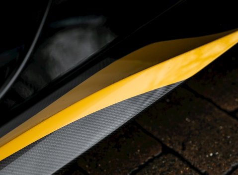 Aston Martin Vanquish S 29