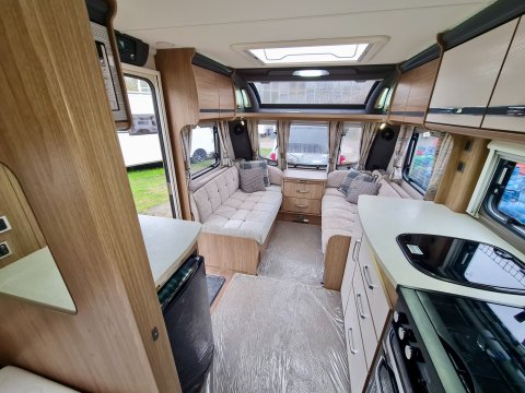 Coachman VIP 560 11