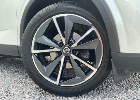 Nissan Qashqai DIG-T TEKNA MHEV 9