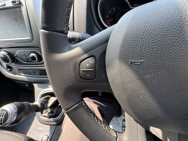 Renault Trafic SWB L1H1 [SOLD CR] Low Roof Black Edition SL28 Air Con Nav Sensors EURO 6 N 17