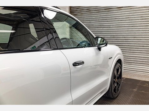 Porsche Cayenne 3.0 V6 E-Hybrid 17.9kWh Platinum Edition TiptronicS 4WD Euro 6 (s/s) 5dr (3 88