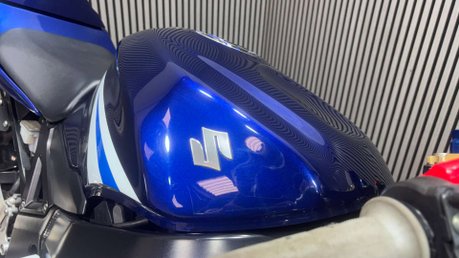 Suzuki GSX-R 2005 28K NEW MOT SERVICED WARRANTY 600CC SUPER SPORT GIXXER 48