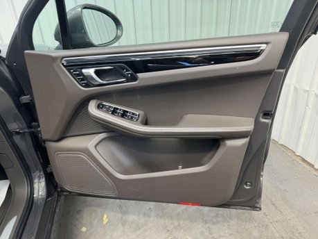 Porsche Macan 3.0 Macan S Semi-Auto 4WD 5dr 54