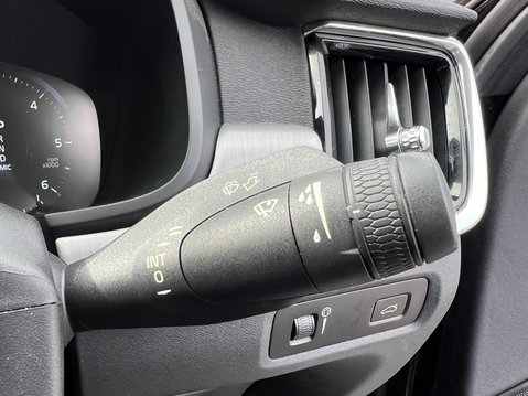 Volvo S90 D4 Momentum Saloon 4dr Diesel Auto Euro 6 (s/s) (1 24