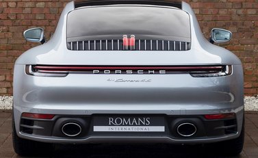Porsche 911 Carrera 4S (992) 5
