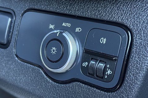 Mercedes-Benz Sprinter 319 Cdi Premium - with In-Built Bed + Diesel Heater 39