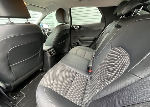 Kia Xceed 1.5 T-GDI CONNECT ISG 11
