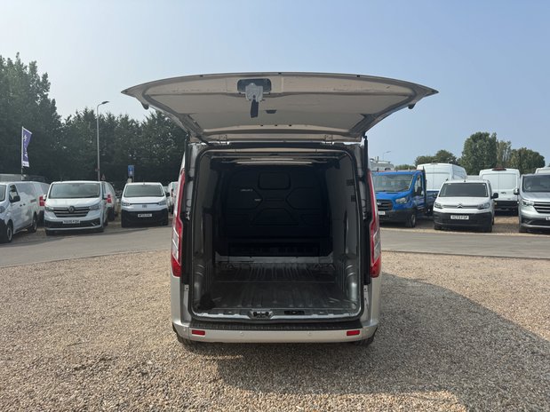 Ford Transit Custom SWB L1H1 Low Roof Limited 280 Air Con Alloys Sensors EURO 6 8