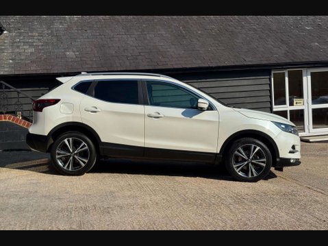 Nissan Qashqai 1.3 DIG-T N-Connecta SUV 5dr Petrol Manual Euro 6 (s/s) (160 ps) 9
