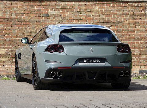 Ferrari GTC4 Lusso 13