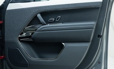 Land Rover Range Rover Sport P550e AUTOBIOGRAPHY 26